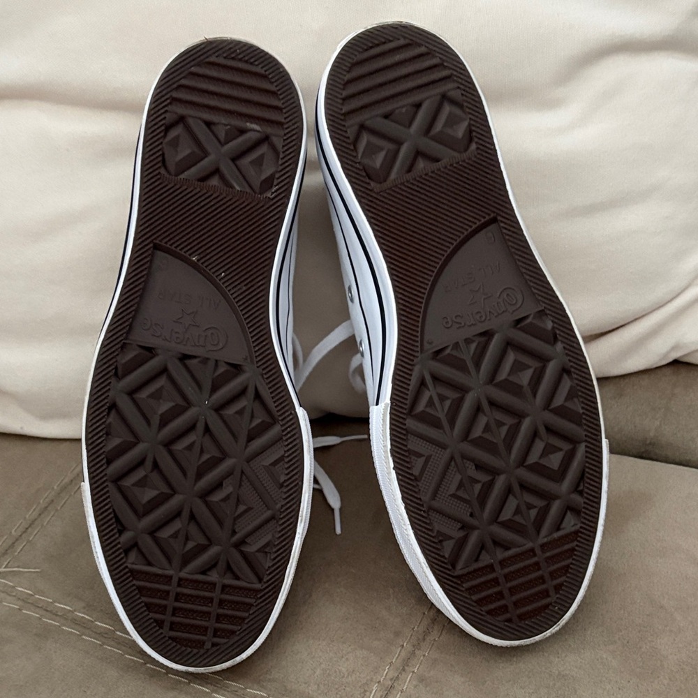Converse White Low Top Sneakers - Picture 5 of 5